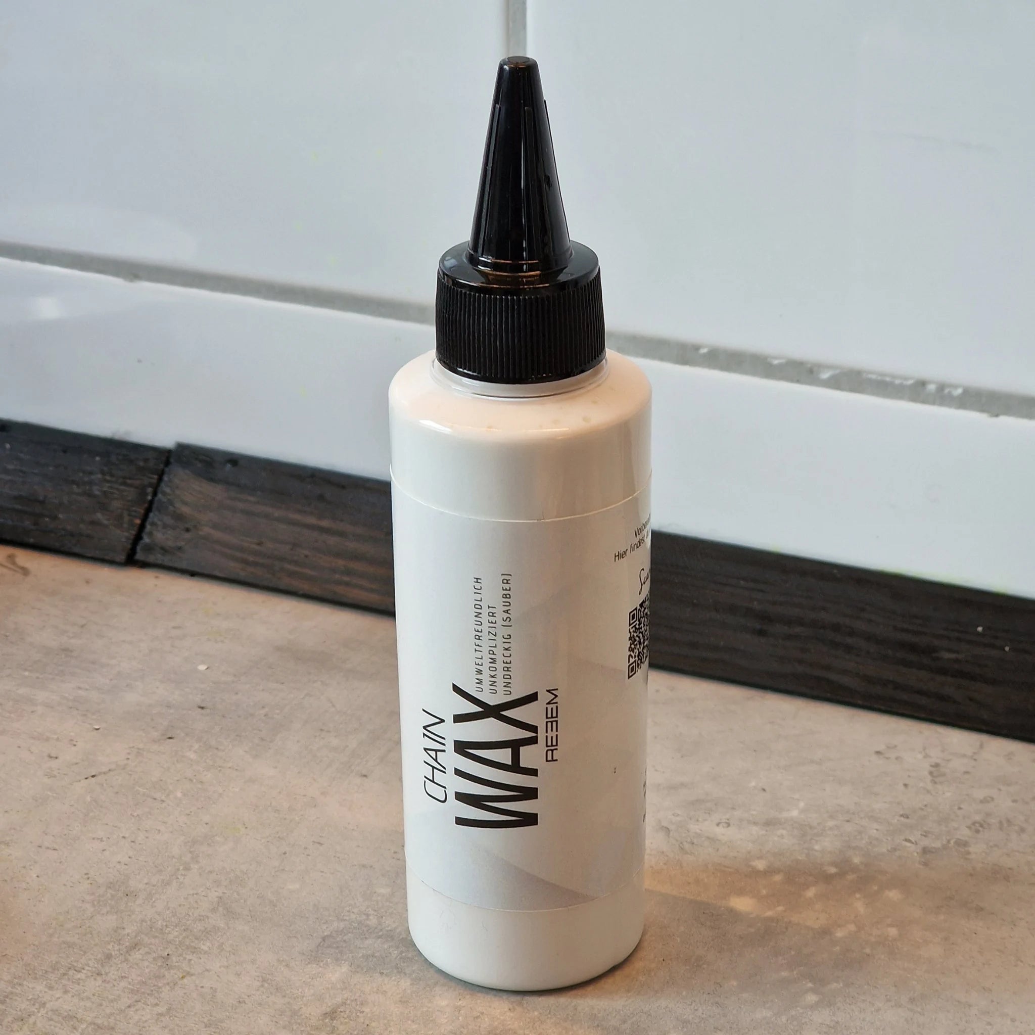 REEEM chain wax Kettenwachs 125ml Foto auf Werkbank