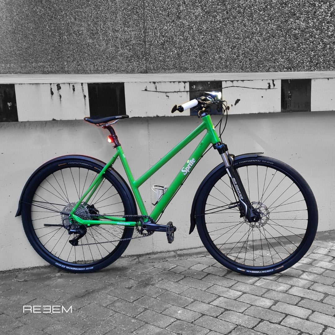 studio REEEM - Custom Bike Aufbau Beispiel Bild Stevens Trekking Rad Custom Sprite Lackierung
